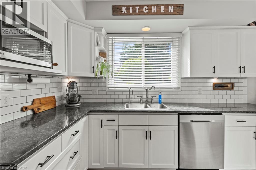 Photo 14 of 992 Garth Street, Hamilton ON