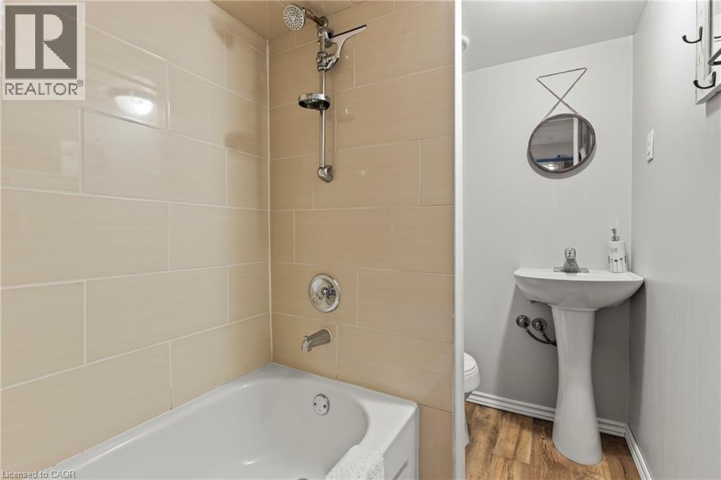 Photo 24 of 992 Garth Street, Hamilton ON