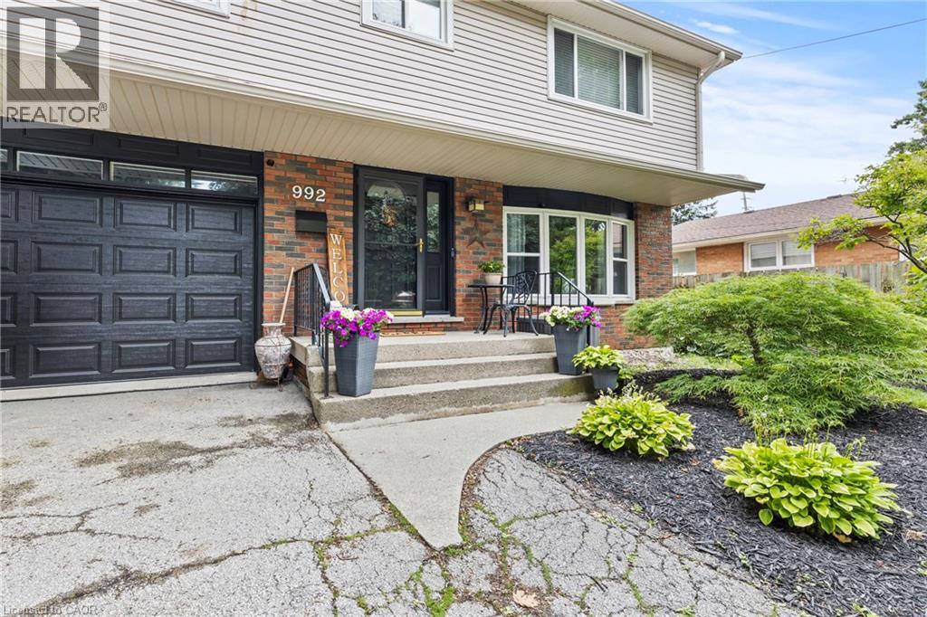 Photo 4 of 992 Garth Street, Hamilton ON
