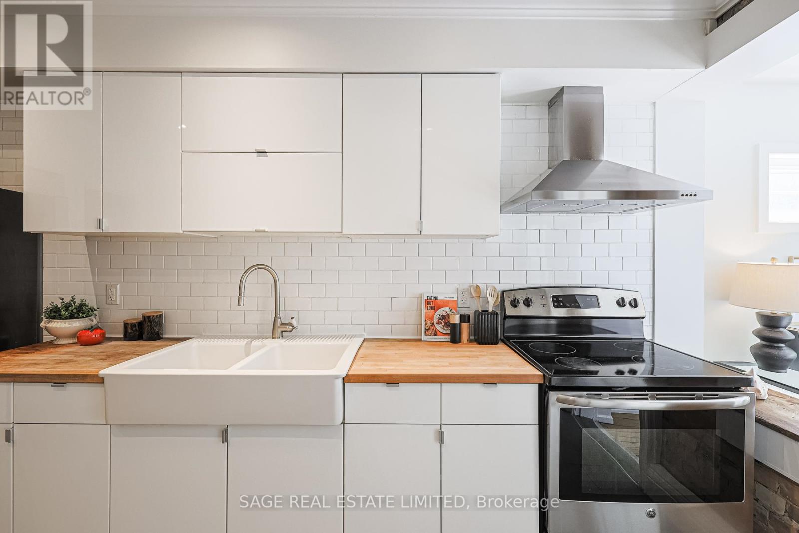 Photo 11 of 140 Strachan Avenue, Toronto ON