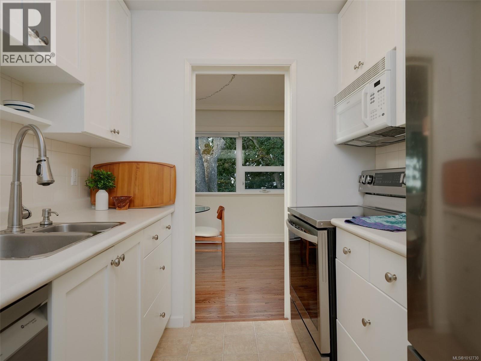 608 1159 Beach Drive, Oak Bay
