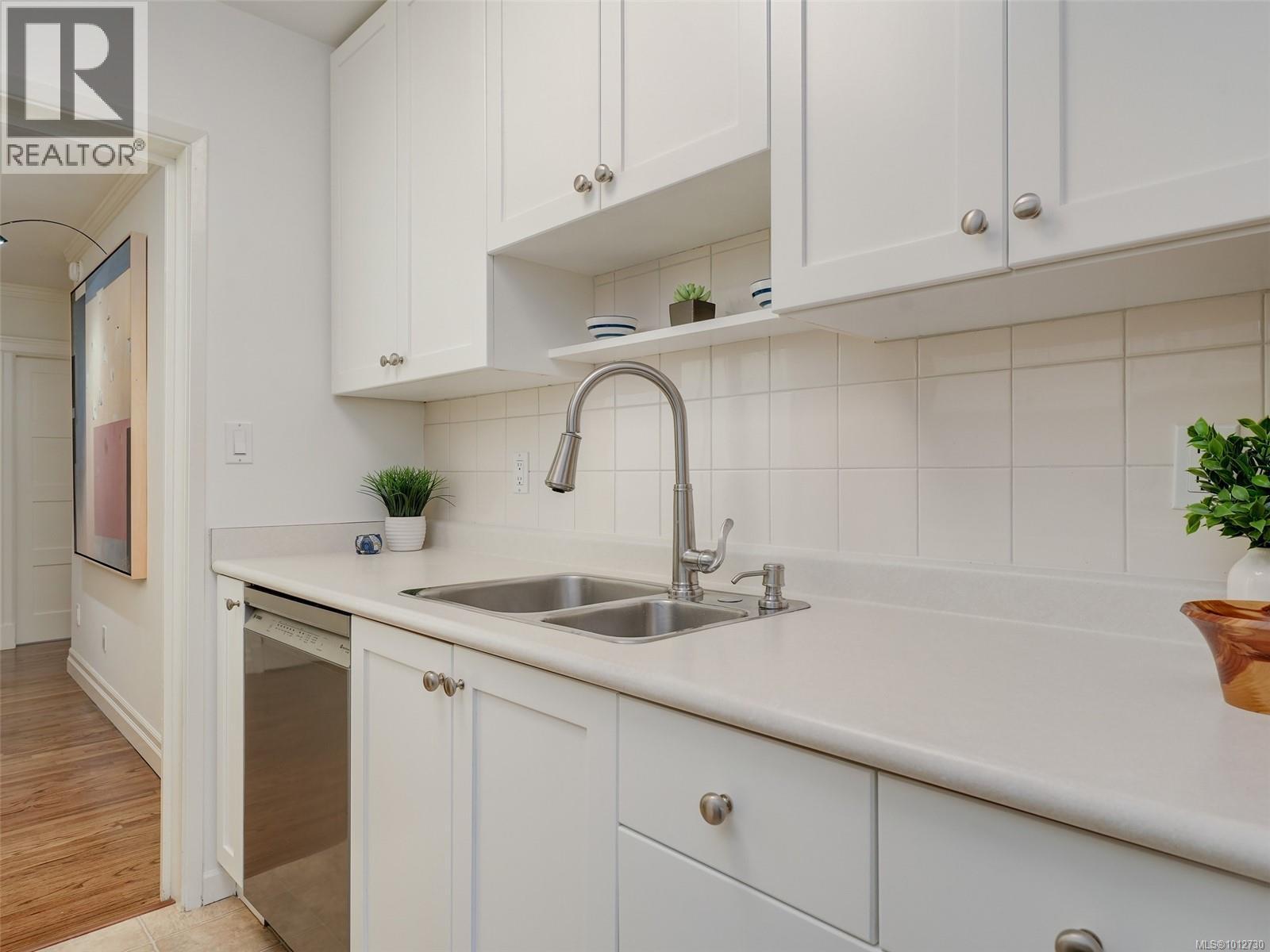 608 1159 Beach Drive, Oak Bay