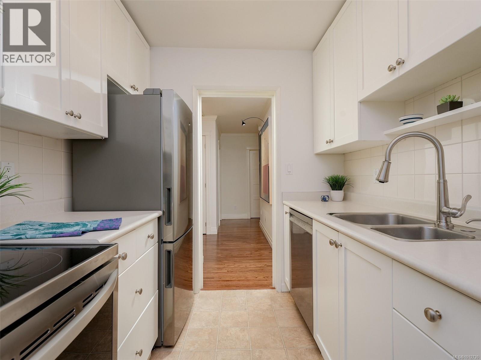 608 1159 Beach Drive, Oak Bay