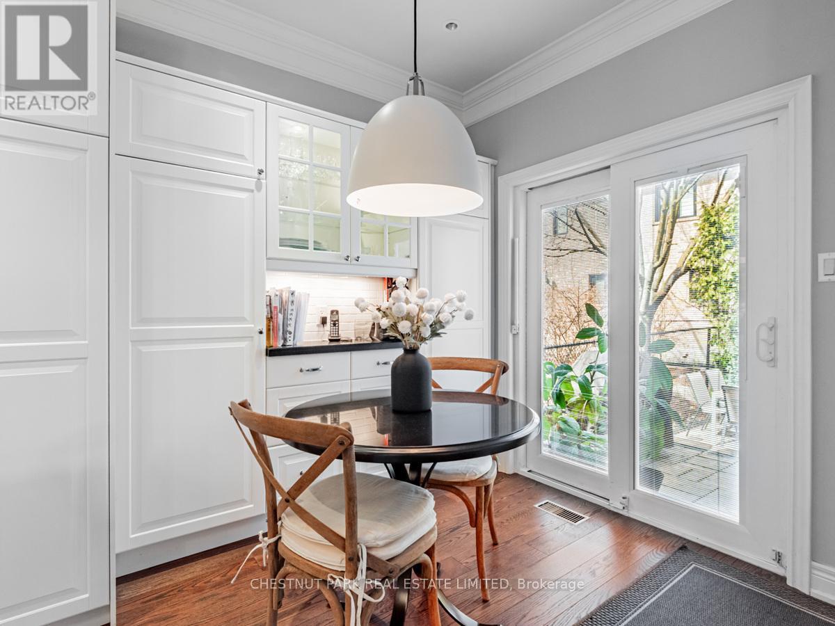 Photo 11 of 86 Forest Lane Drive, Vaughan ON