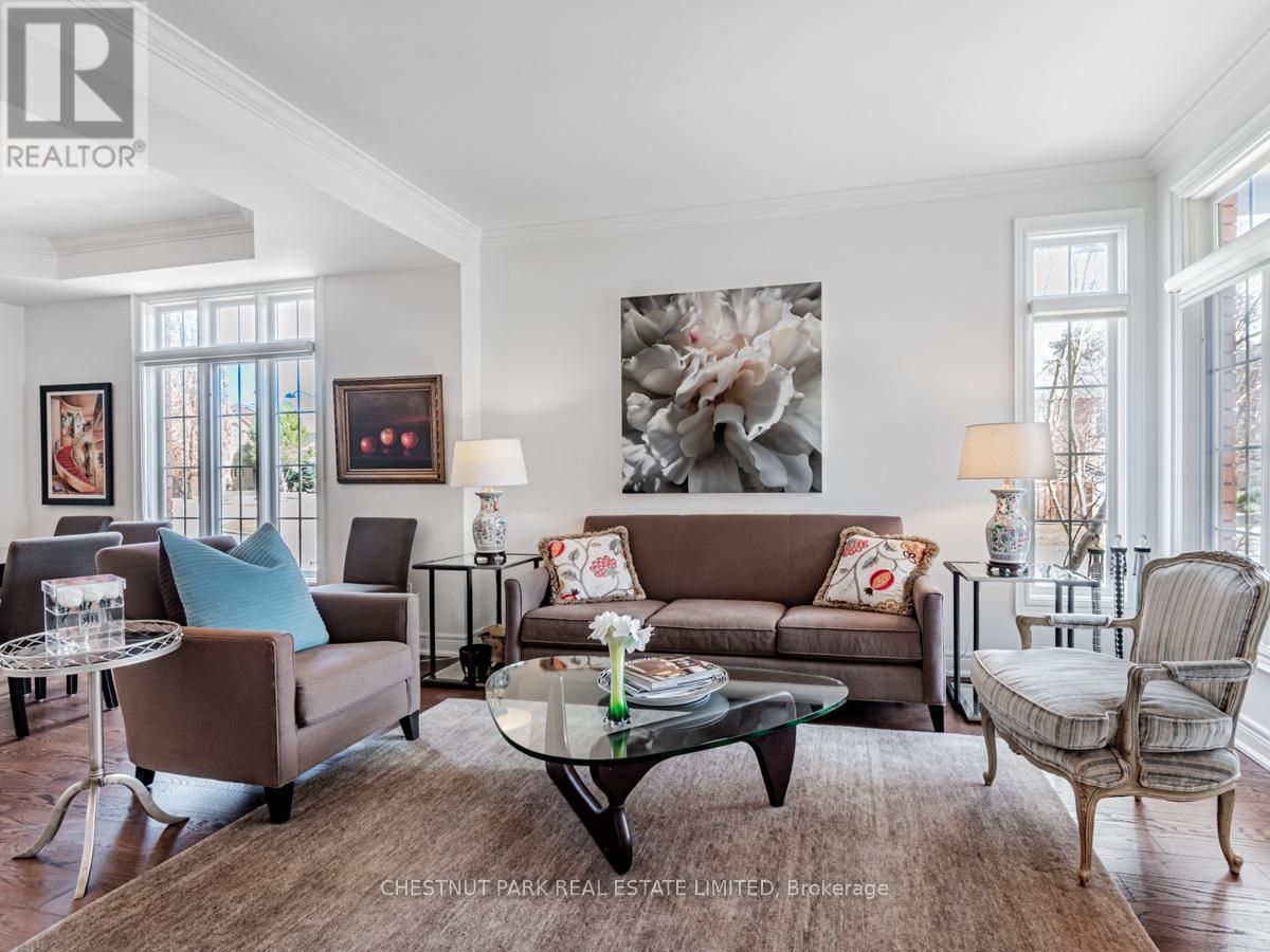 Photo 15 of 86 Forest Lane Drive, Vaughan ON