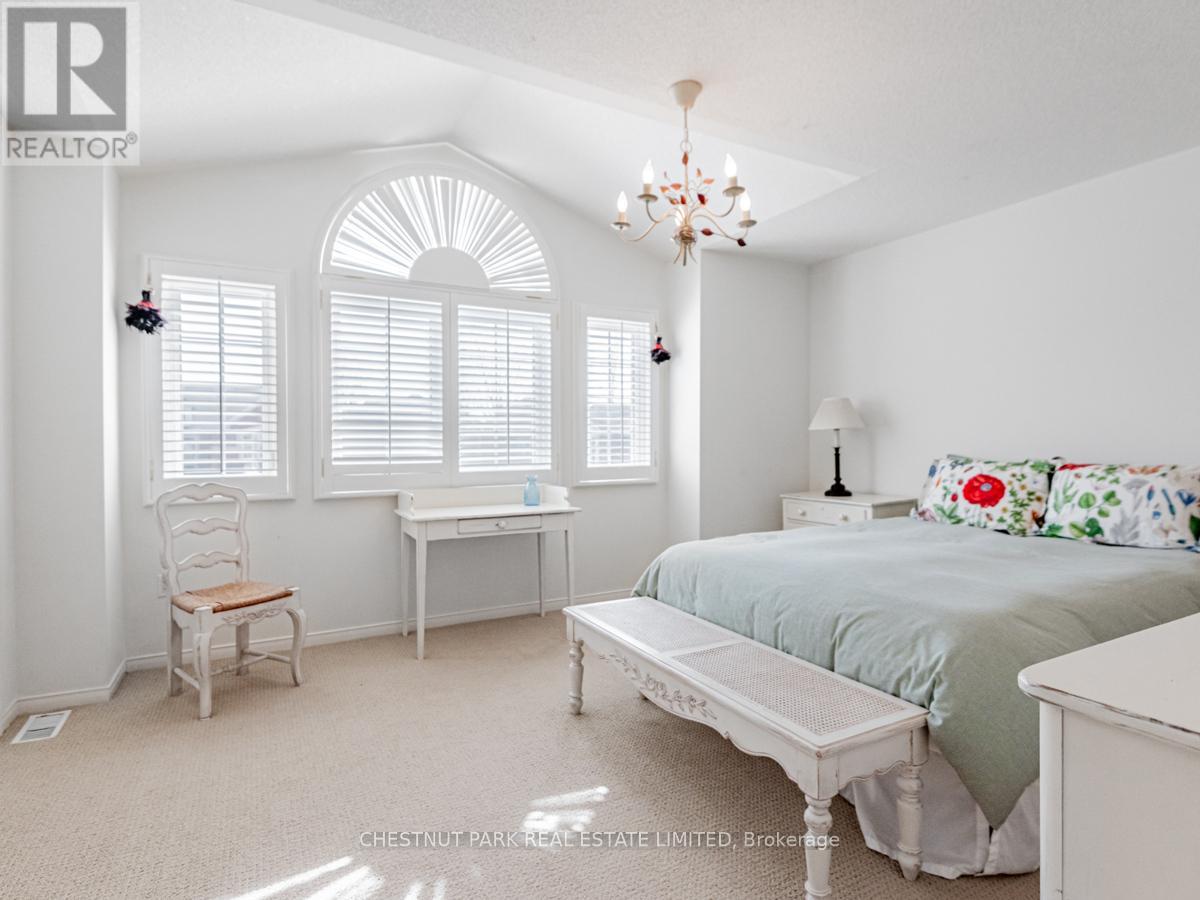 Photo 25 of 86 Forest Lane Drive, Vaughan ON