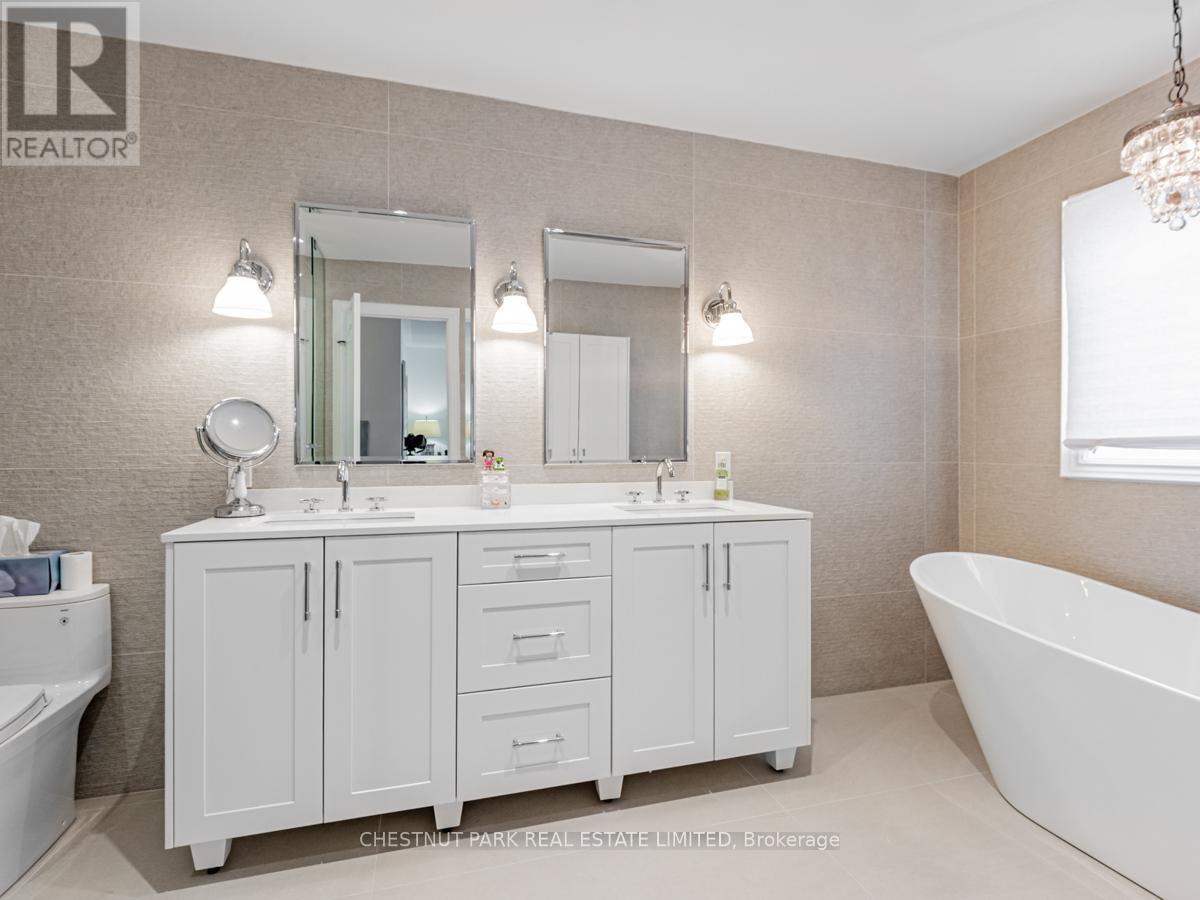 Photo 33 of 86 Forest Lane Drive, Vaughan ON