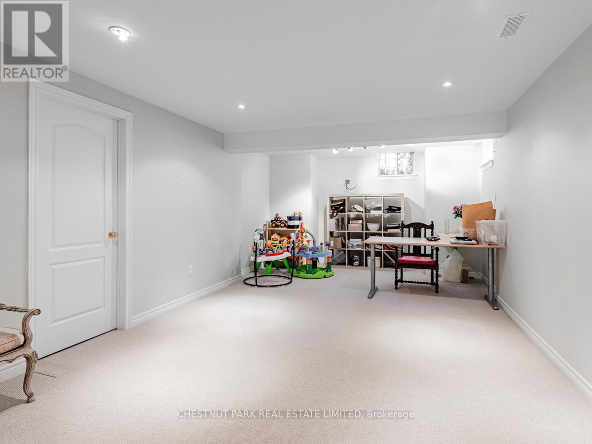 Photo 37 of 86 Forest Lane Drive, Vaughan ON
