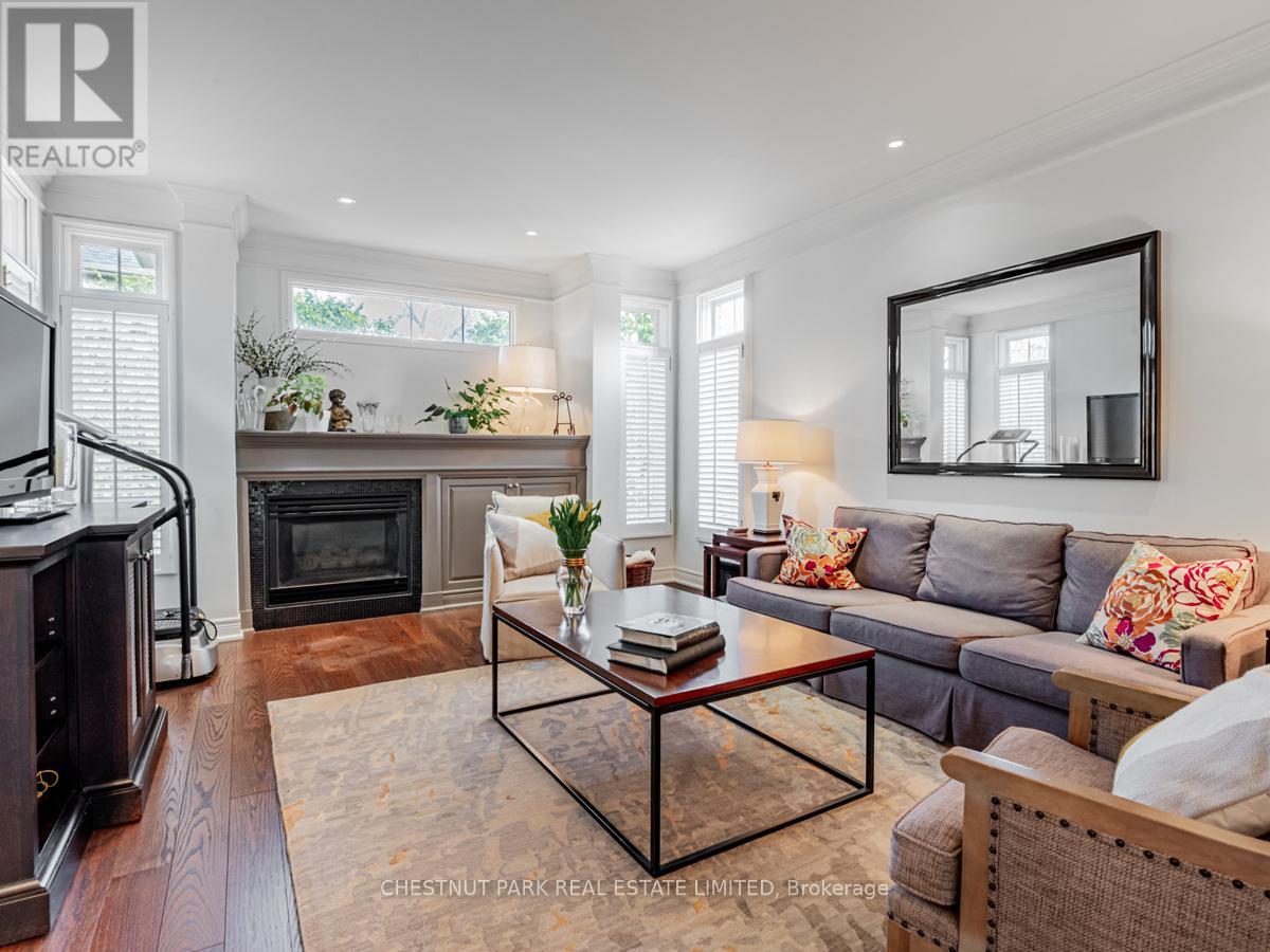 Photo 5 of 86 Forest Lane Drive, Vaughan ON
