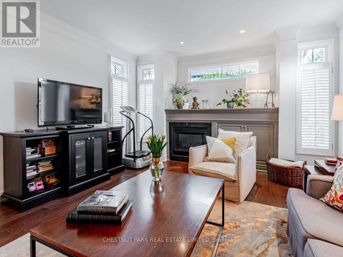 Photo 6 of 86 Forest Lane Drive, Vaughan ON