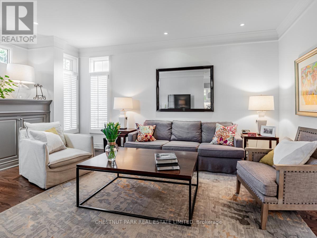 Photo 7 of 86 Forest Lane Drive, Vaughan ON