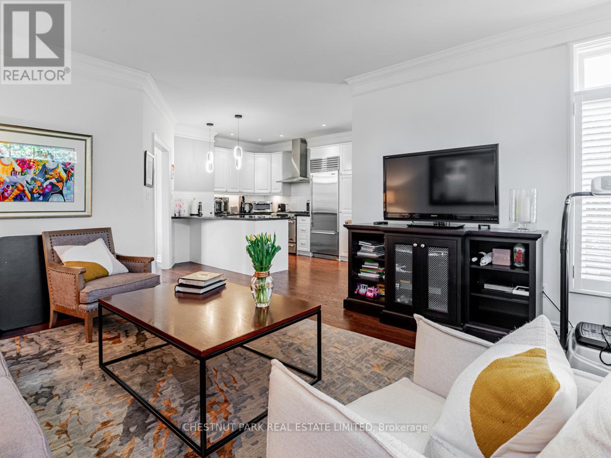 Photo 8 of 86 Forest Lane Drive, Vaughan ON
