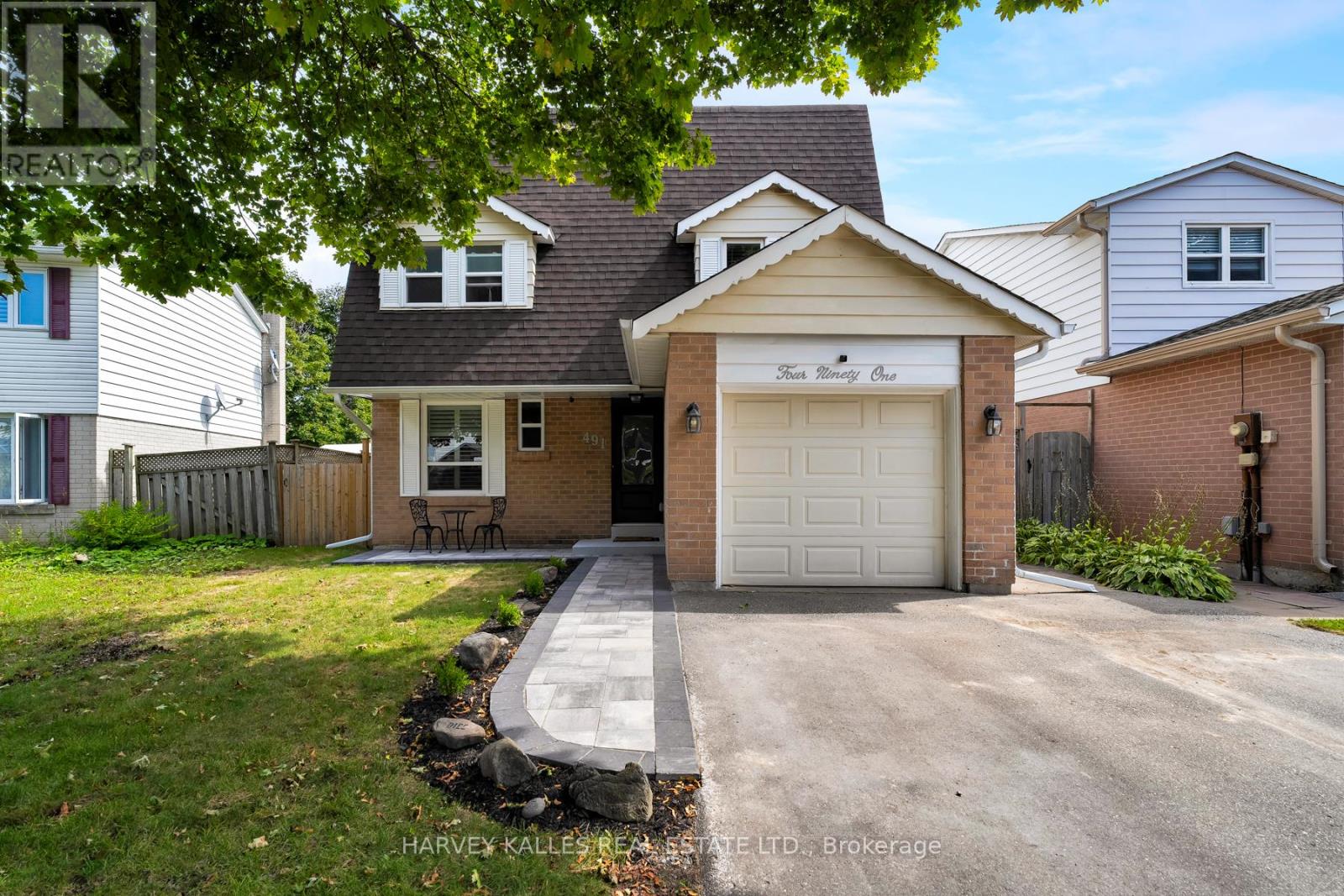 Photo 1 of 491 Sandford Street, Newmarket ON