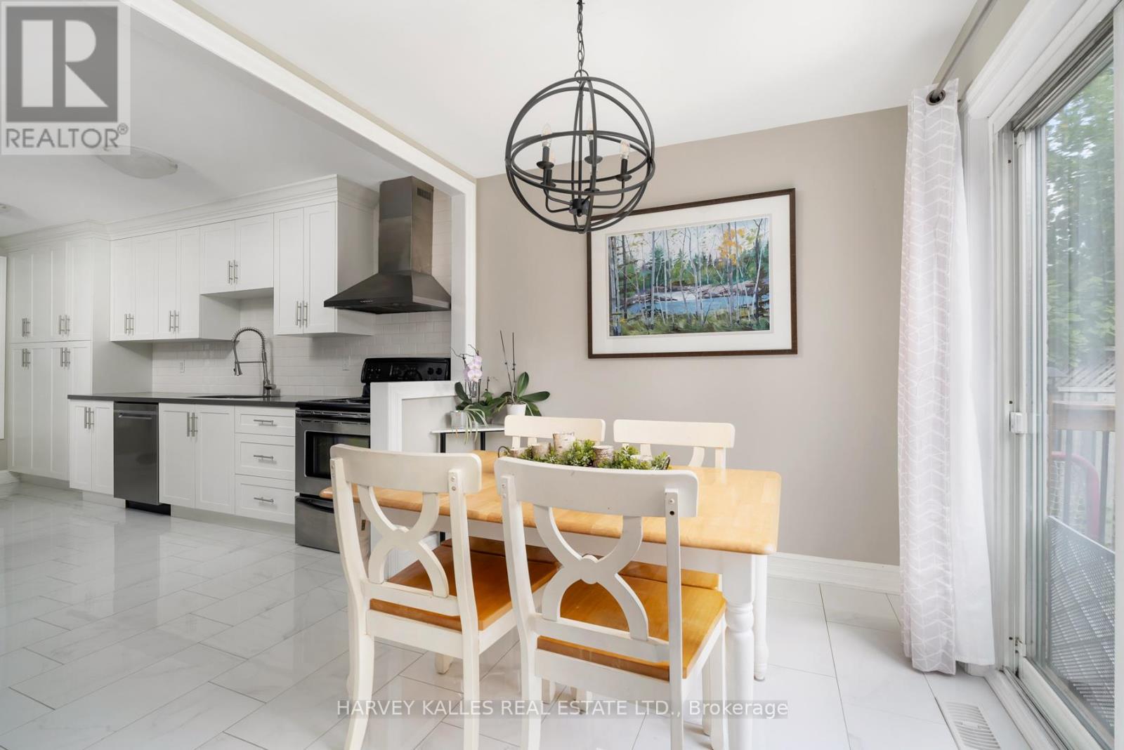 Photo 10 of 491 Sandford Street, Newmarket ON