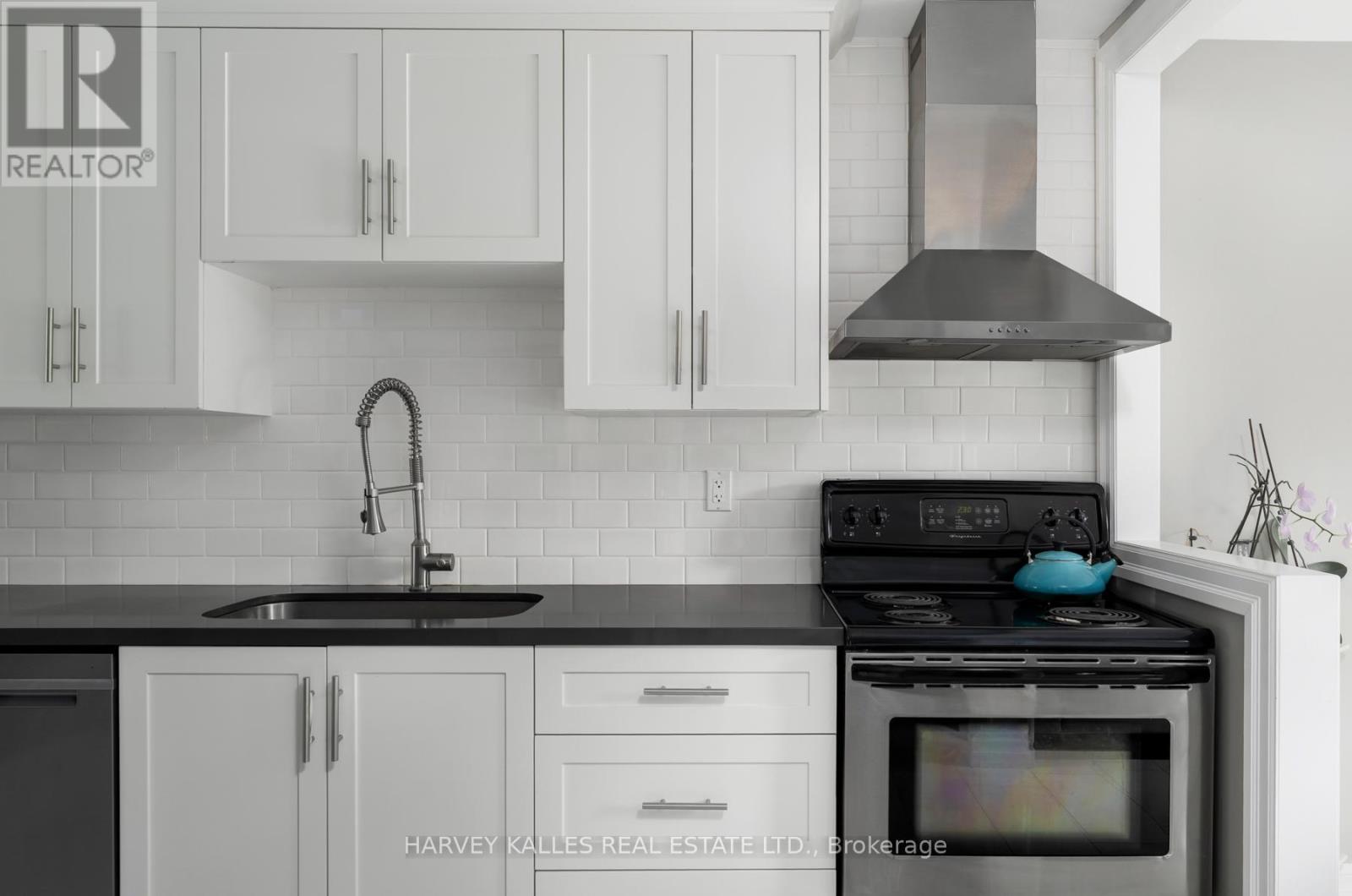 Photo 13 of 491 Sandford Street, Newmarket ON