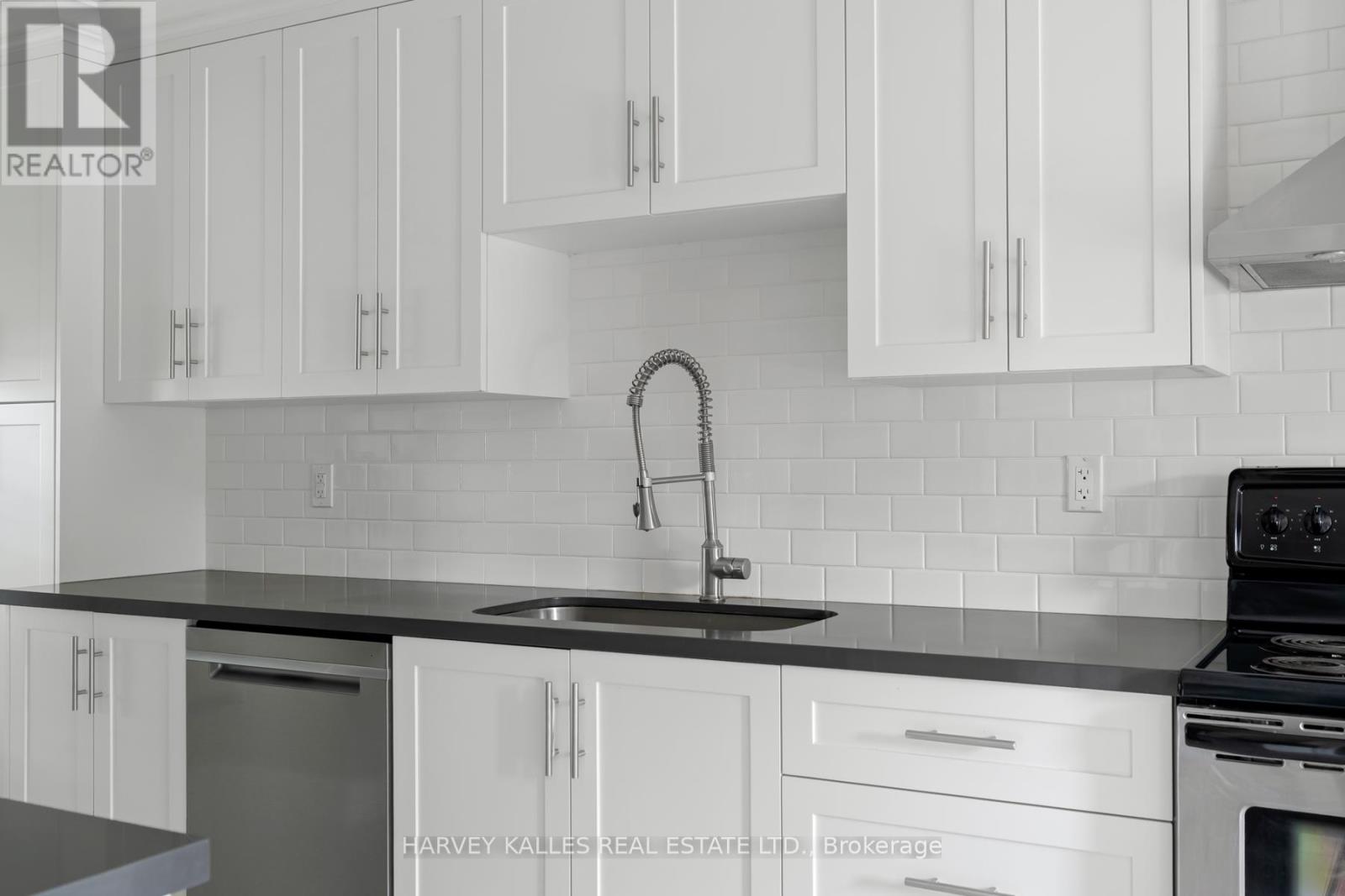 Photo 14 of 491 Sandford Street, Newmarket ON