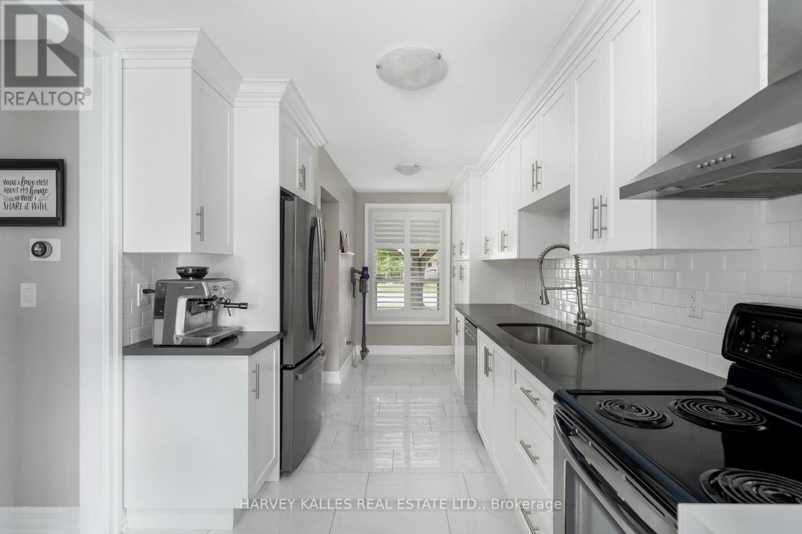 Photo 15 of 491 Sandford Street, Newmarket ON