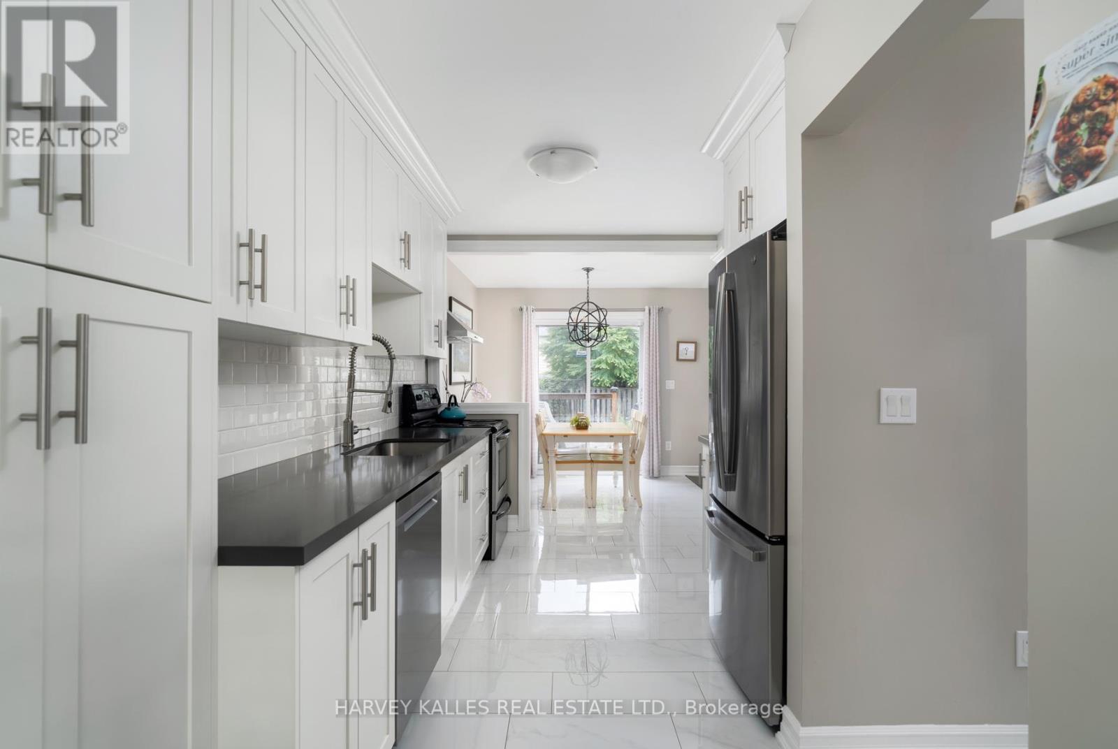 Photo 17 of 491 Sandford Street, Newmarket ON