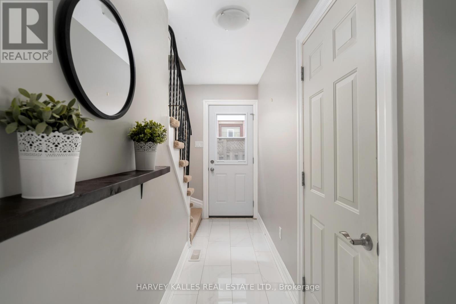 Photo 18 of 491 Sandford Street, Newmarket ON
