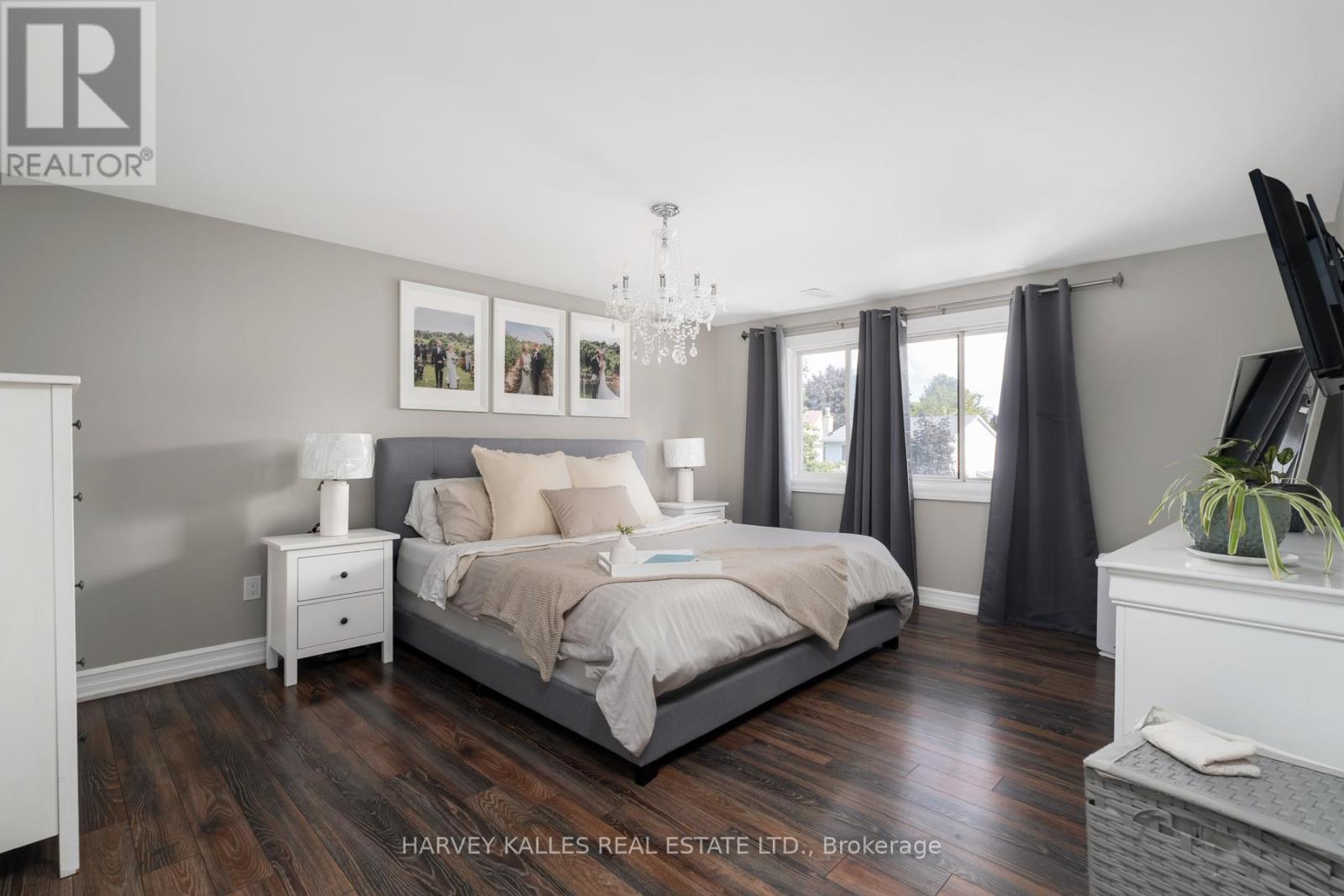 Photo 20 of 491 Sandford Street, Newmarket ON