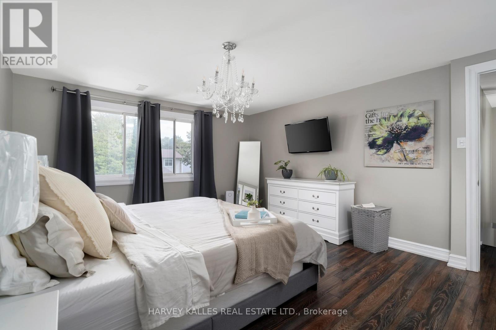 Photo 23 of 491 Sandford Street, Newmarket ON