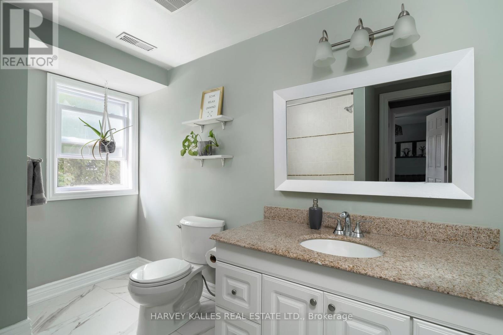 Photo 30 of 491 Sandford Street, Newmarket ON