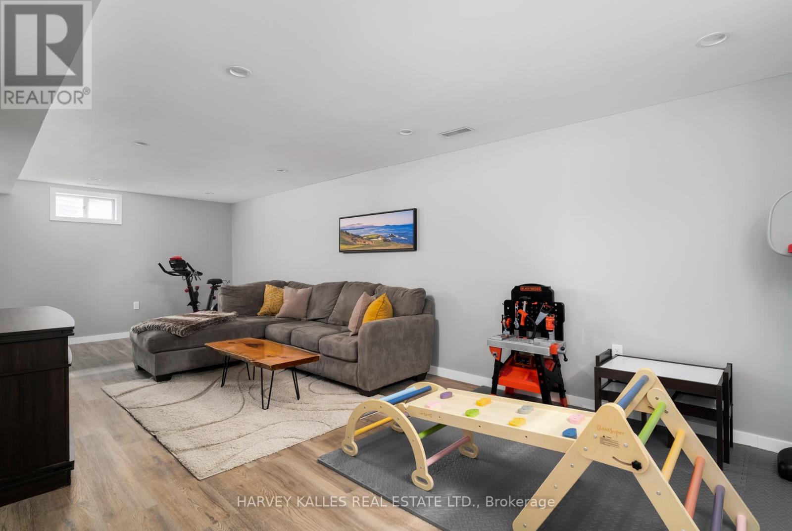 Photo 32 of 491 Sandford Street, Newmarket ON