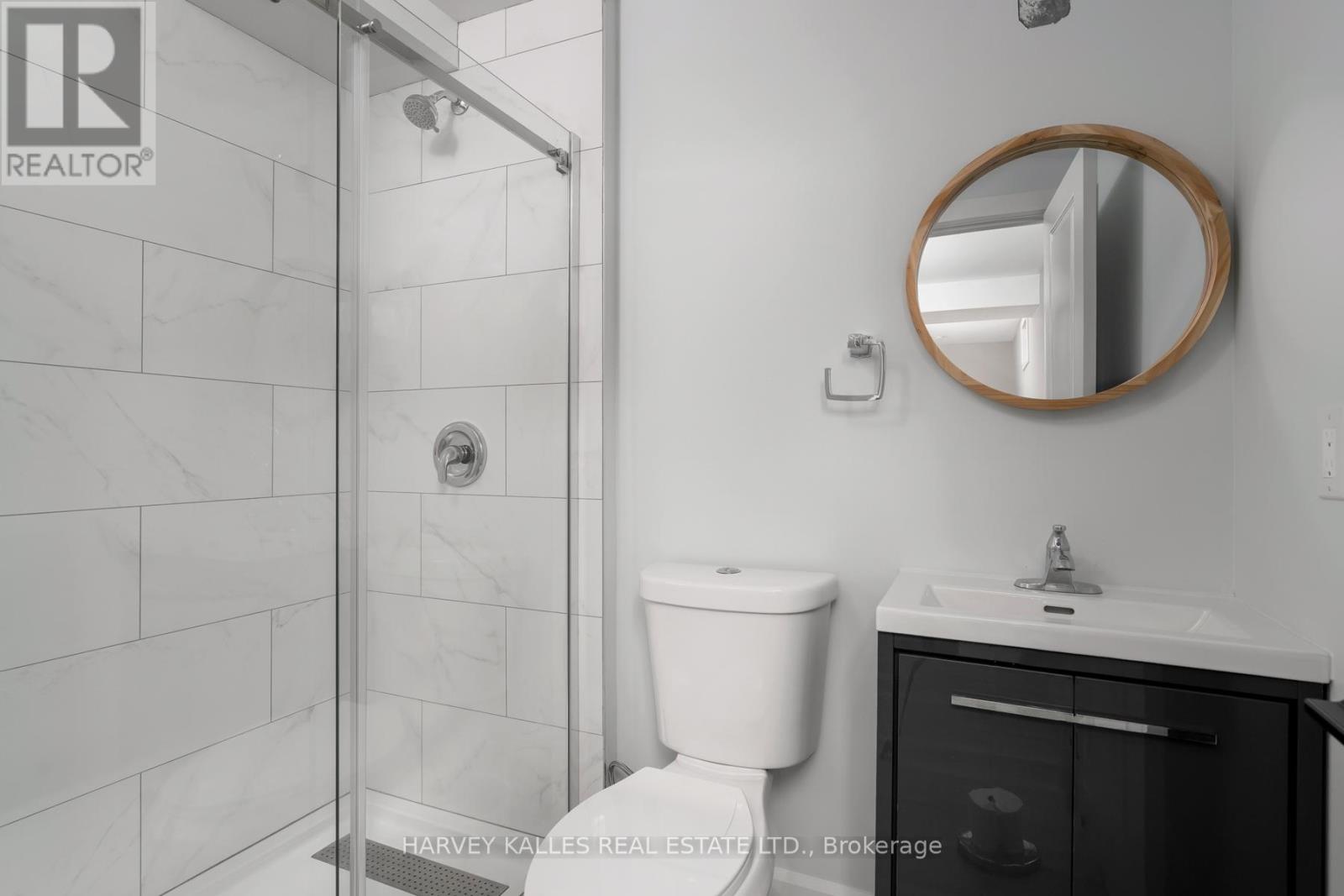Photo 36 of 491 Sandford Street, Newmarket ON