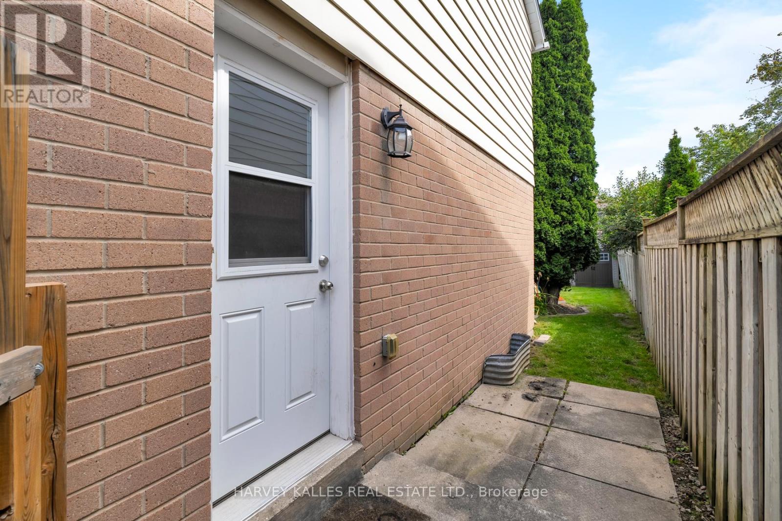 Photo 38 of 491 Sandford Street, Newmarket ON