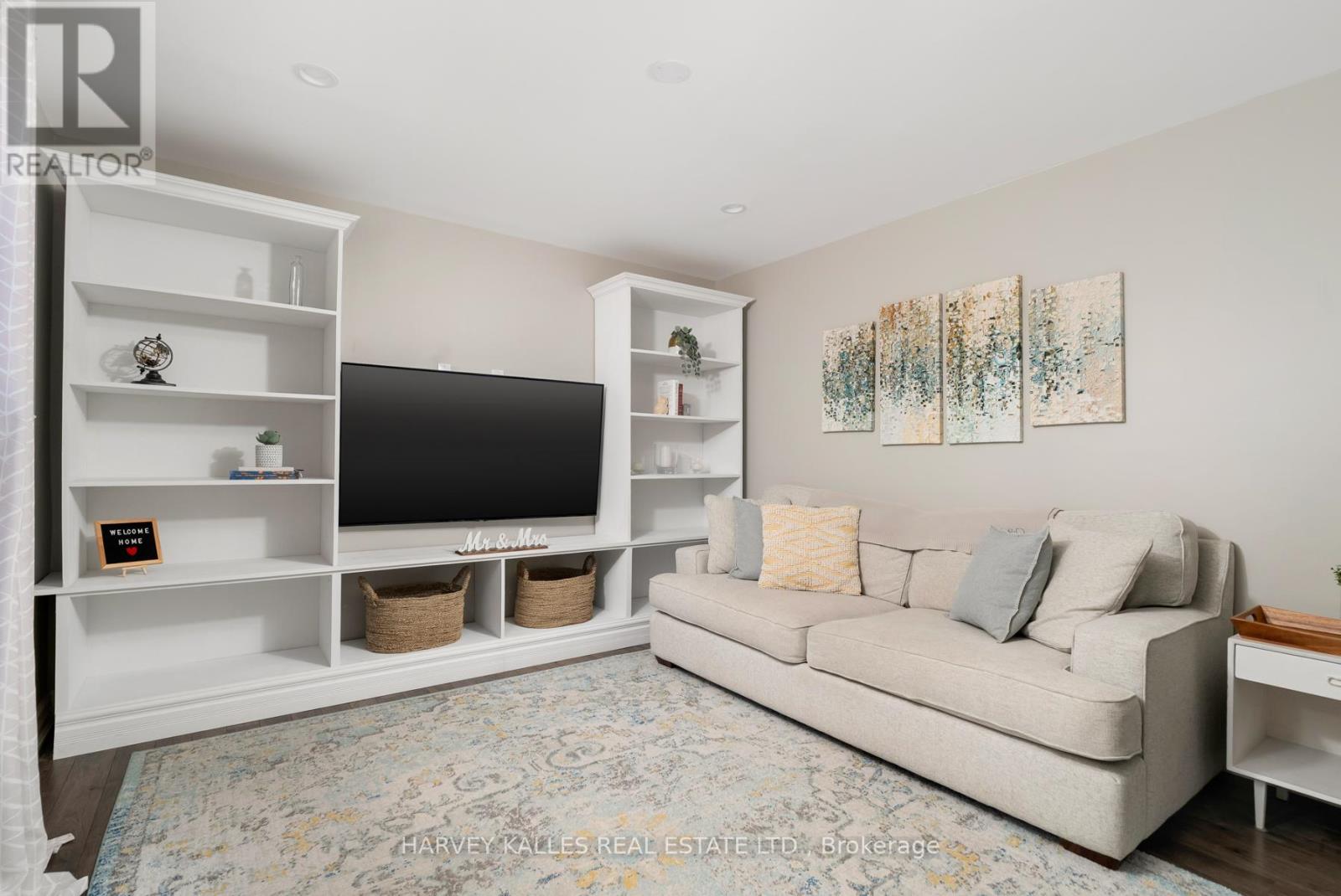 Photo 7 of 491 Sandford Street, Newmarket ON
