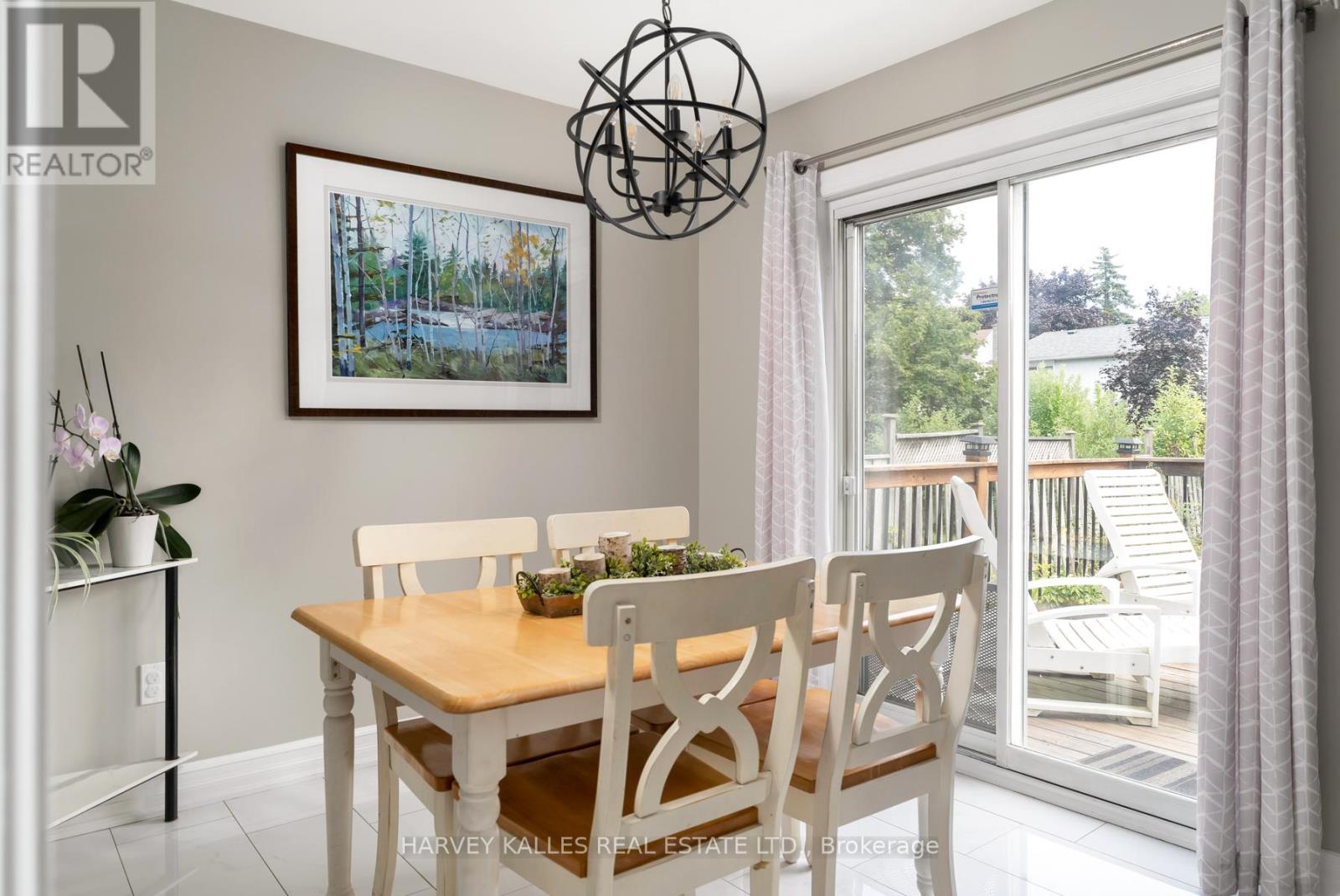 Photo 9 of 491 Sandford Street, Newmarket ON