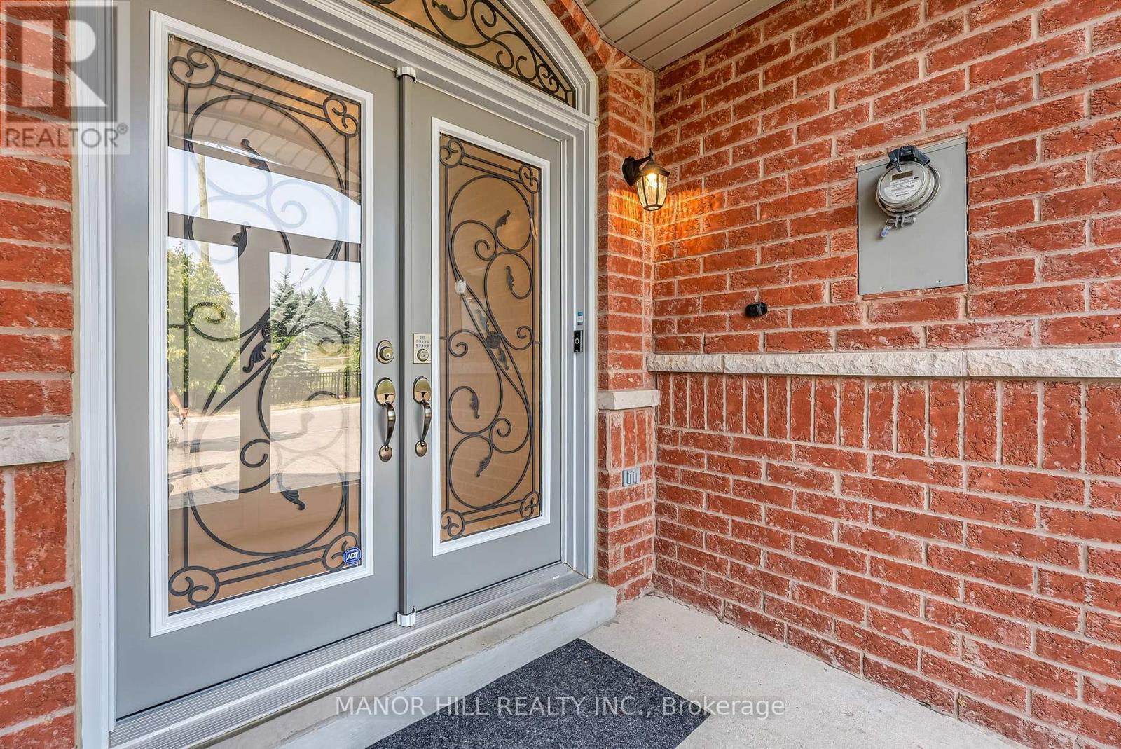 Photo 2 of 58 Big Hill Crescent, Vaughan ON