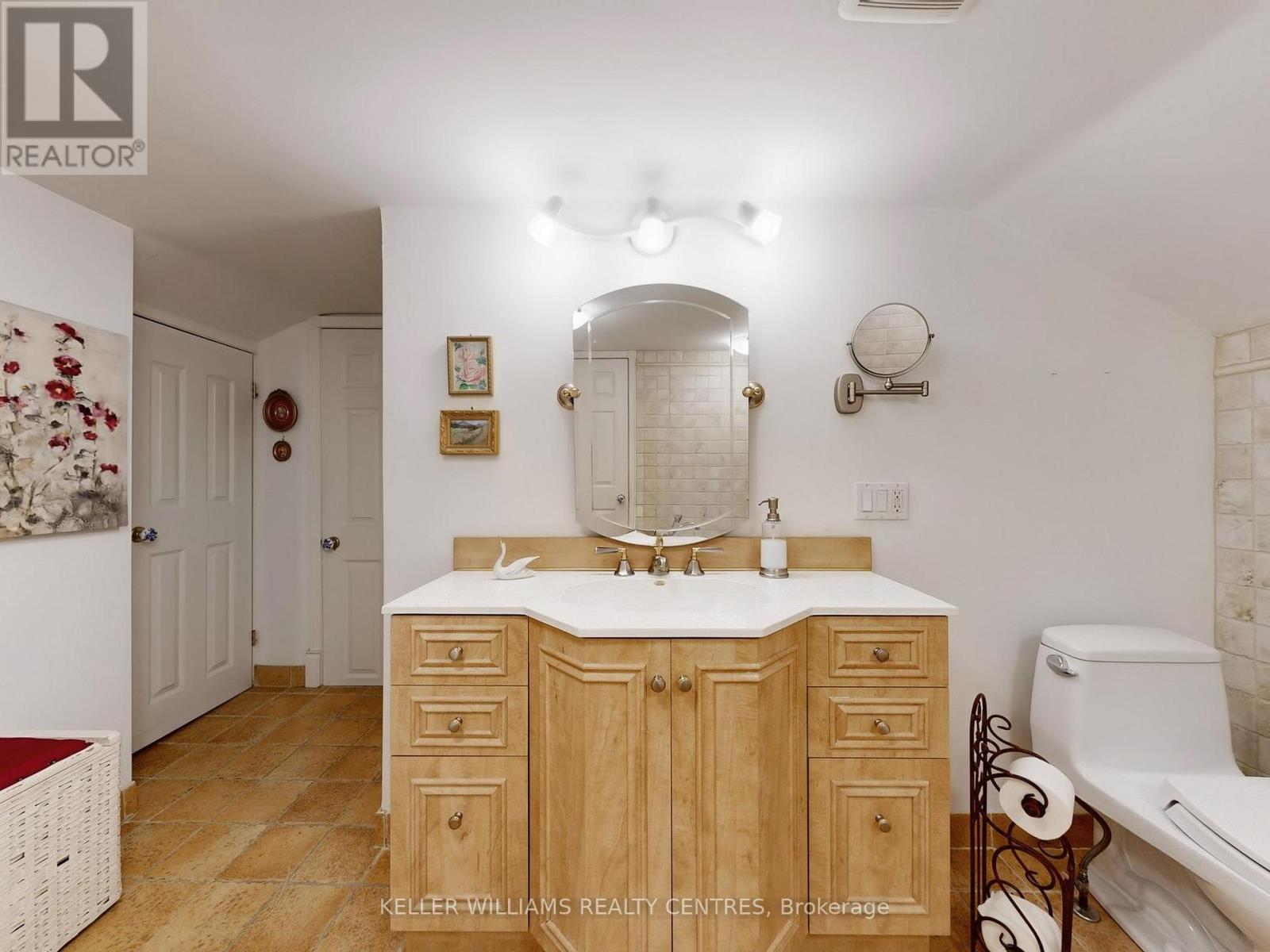 Photo 25 of 14 Colborne Street, Markham ON