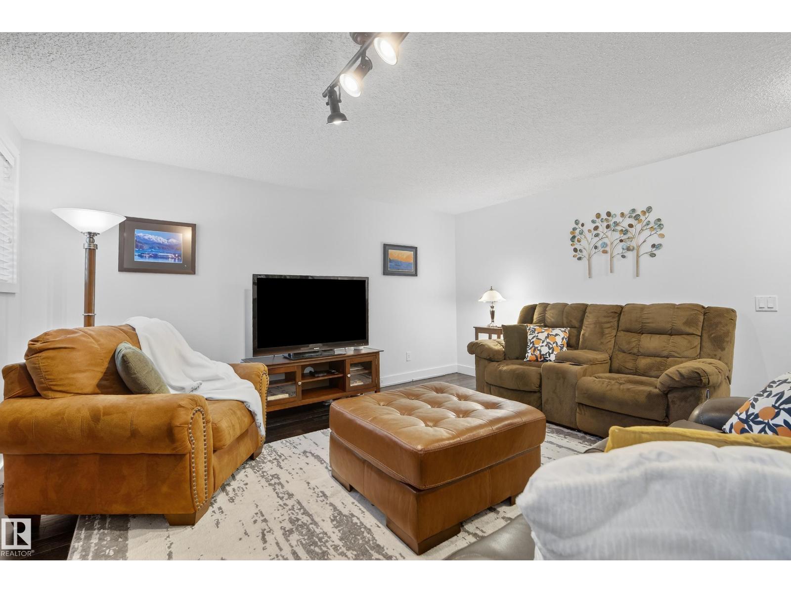 Photo 19 of 51 Oakpark Cr, St Albert AB