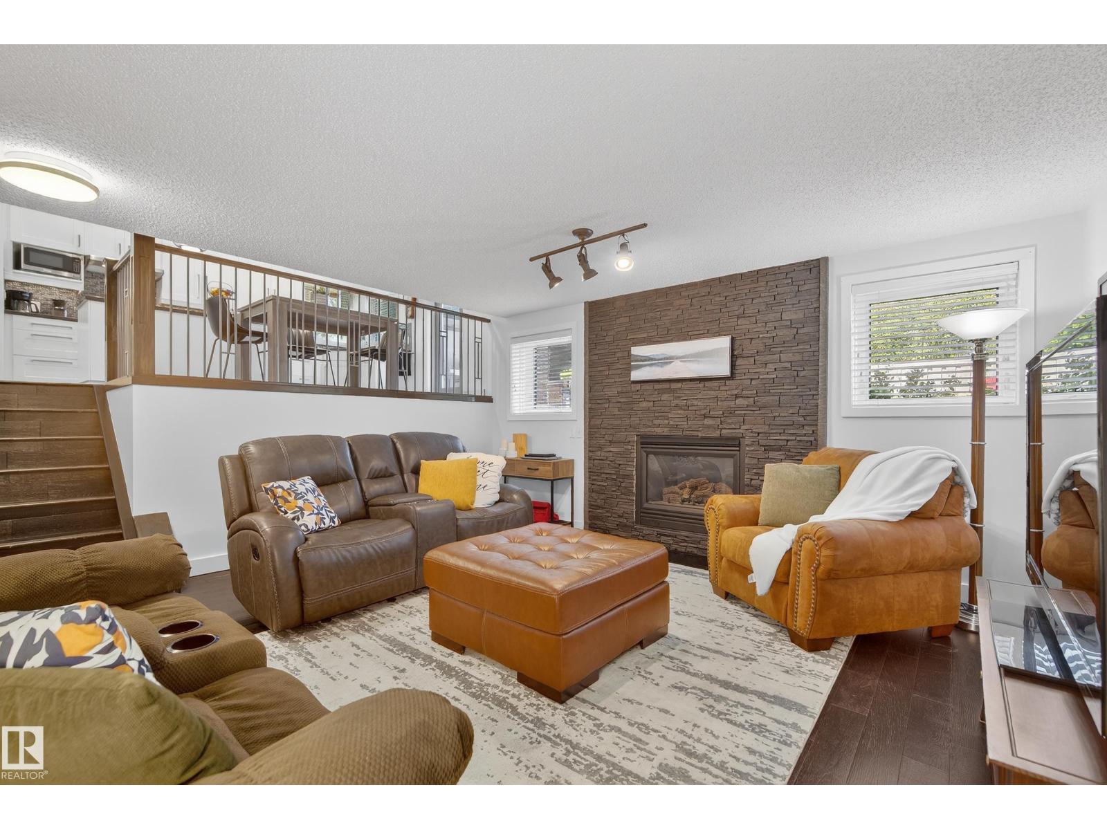 Photo 20 of 51 Oakpark Cr, St Albert AB