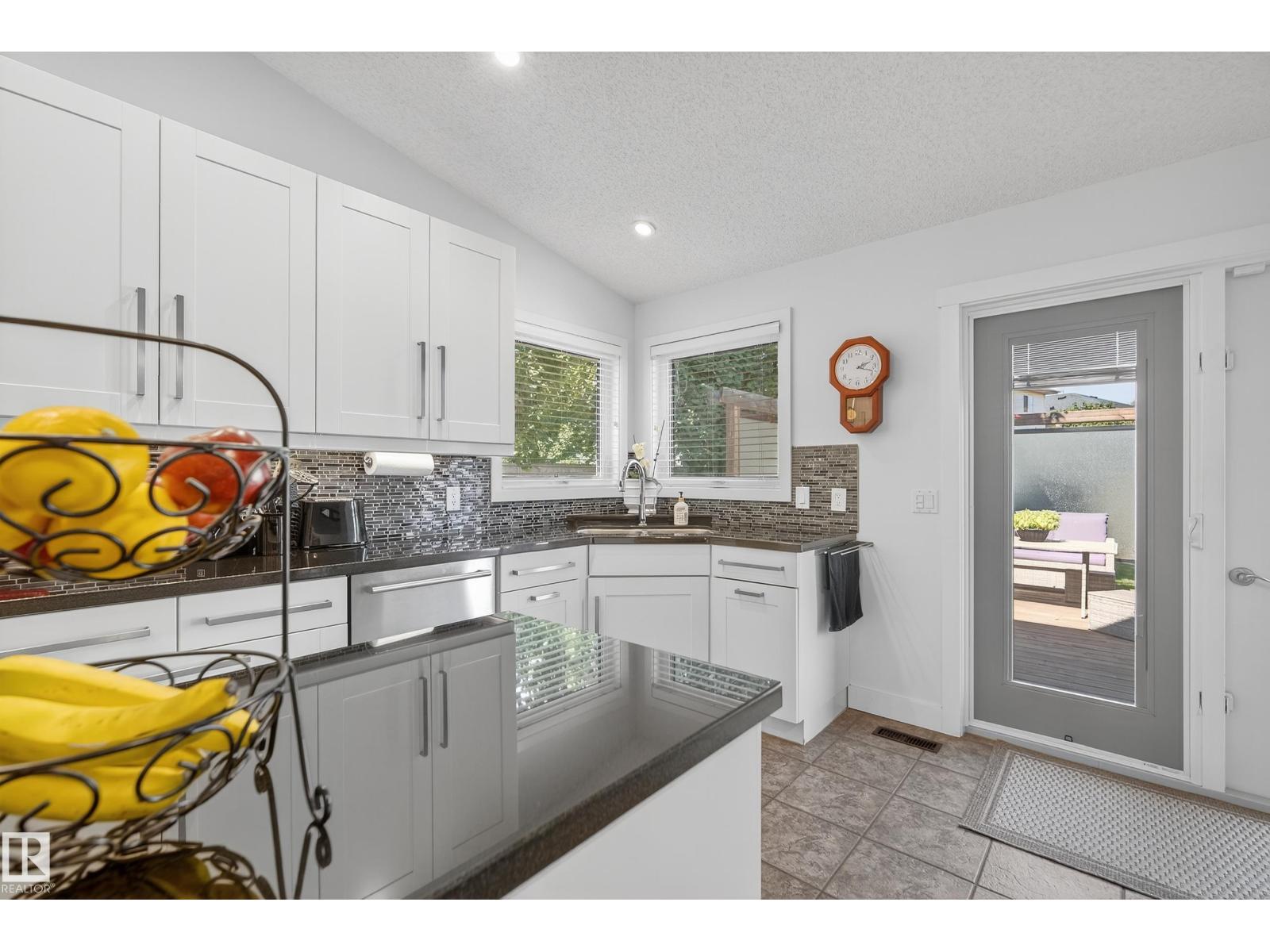 Photo 9 of 51 Oakpark Cr, St Albert AB