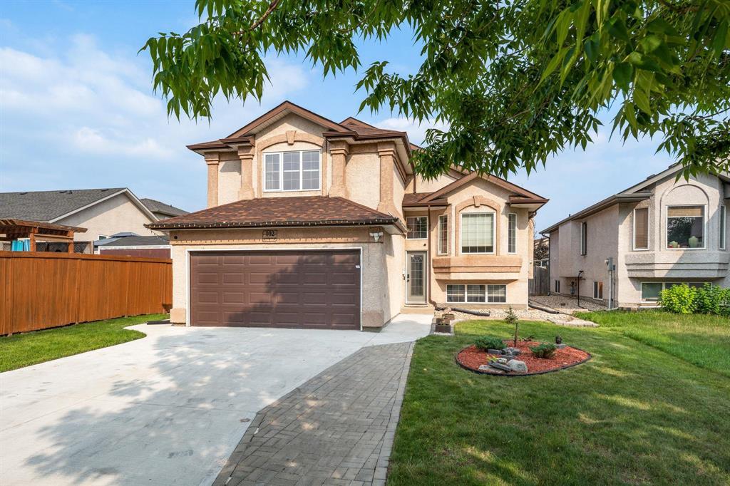 Photo 2 of 102 Lindmere Drive, Winnipeg MB