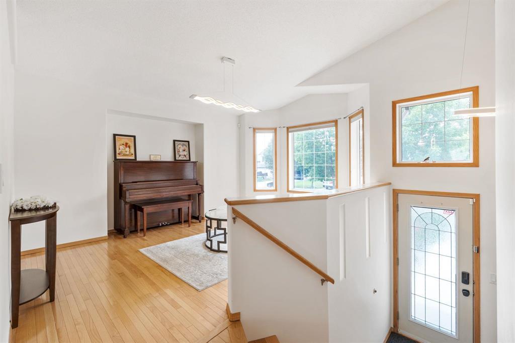 Photo 13 of 102 Lindmere Drive, Winnipeg MB