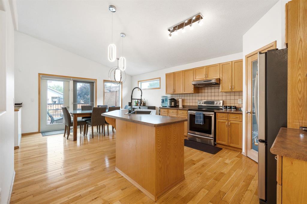 Photo 16 of 102 Lindmere Drive, Winnipeg MB