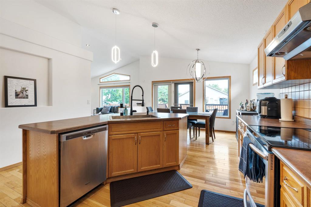 Photo 21 of 102 Lindmere Drive, Winnipeg MB