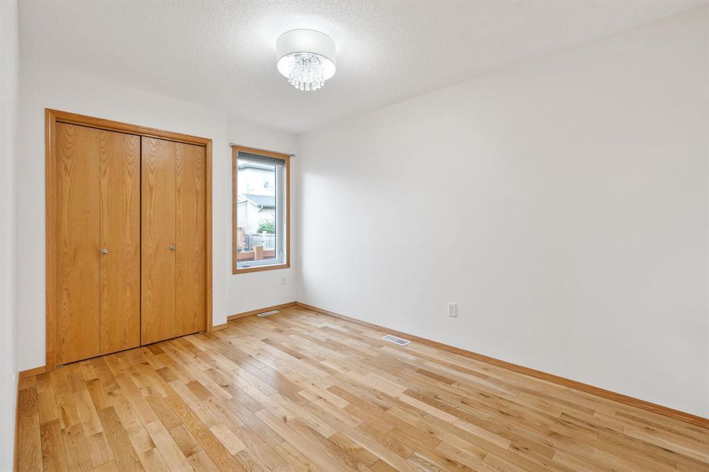 Photo 32 of 102 Lindmere Drive, Winnipeg MB