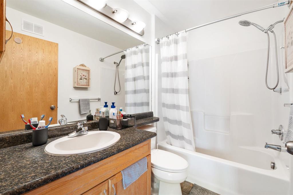 Photo 36 of 102 Lindmere Drive, Winnipeg MB