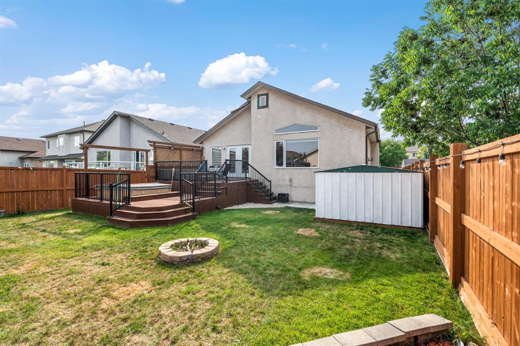 Photo 44 of 102 Lindmere Drive, Winnipeg MB