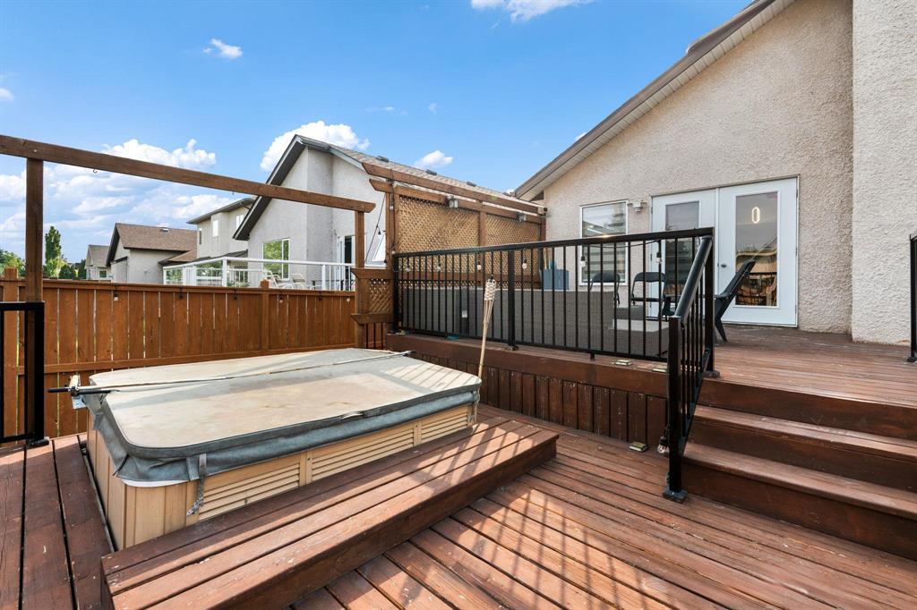 Photo 46 of 102 Lindmere Drive, Winnipeg MB