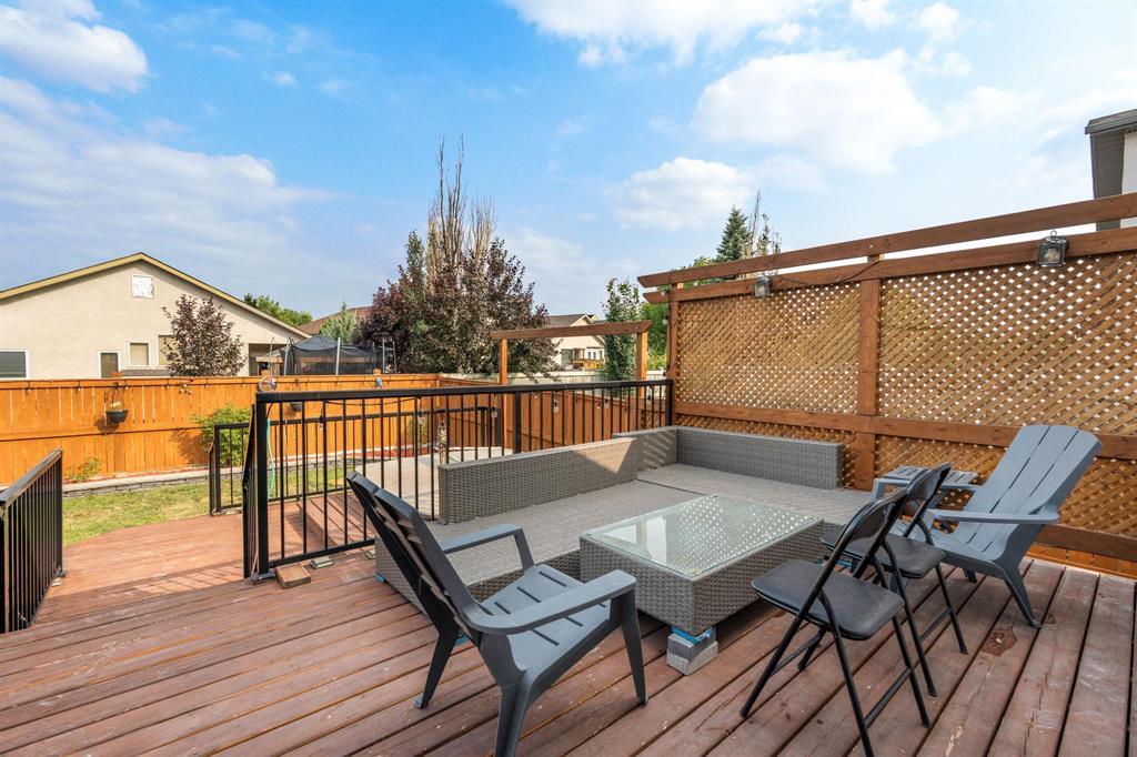 Photo 47 of 102 Lindmere Drive, Winnipeg MB