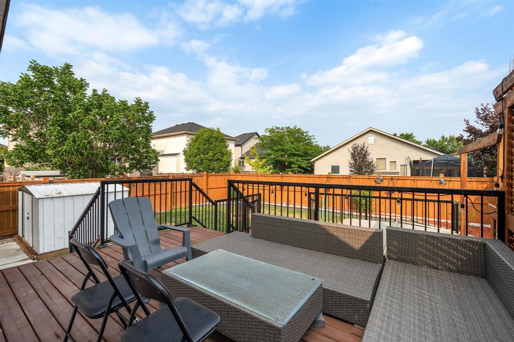 Photo 48 of 102 Lindmere Drive, Winnipeg MB