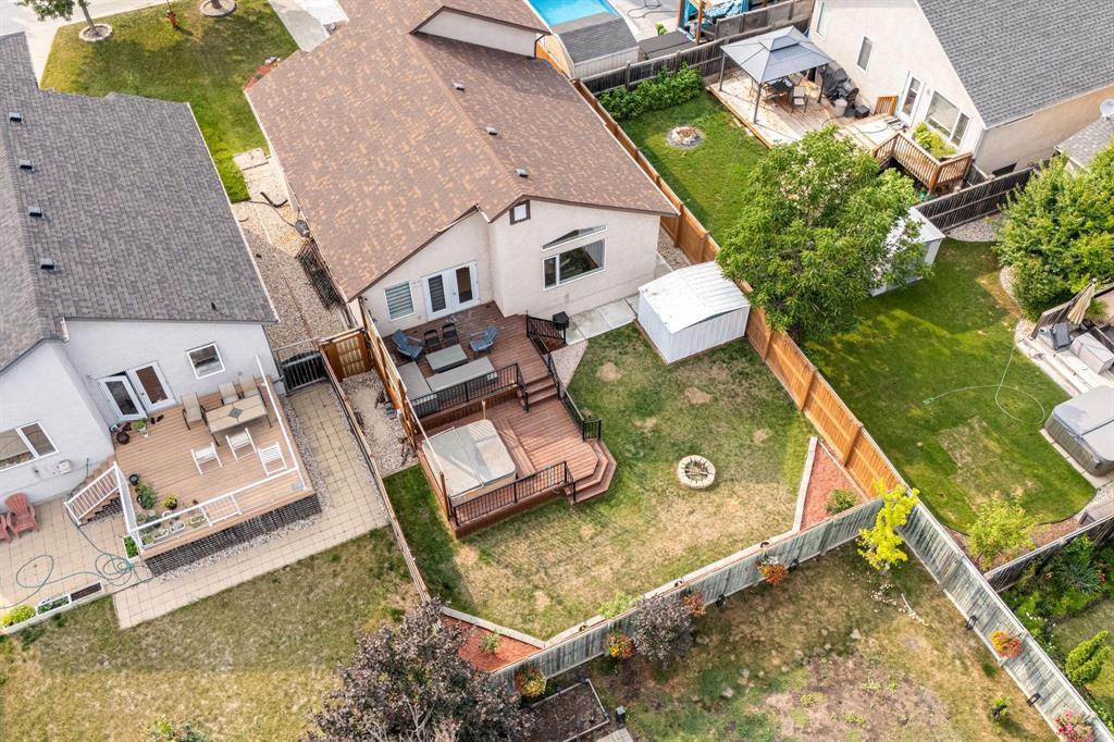 Photo 49 of 102 Lindmere Drive, Winnipeg MB