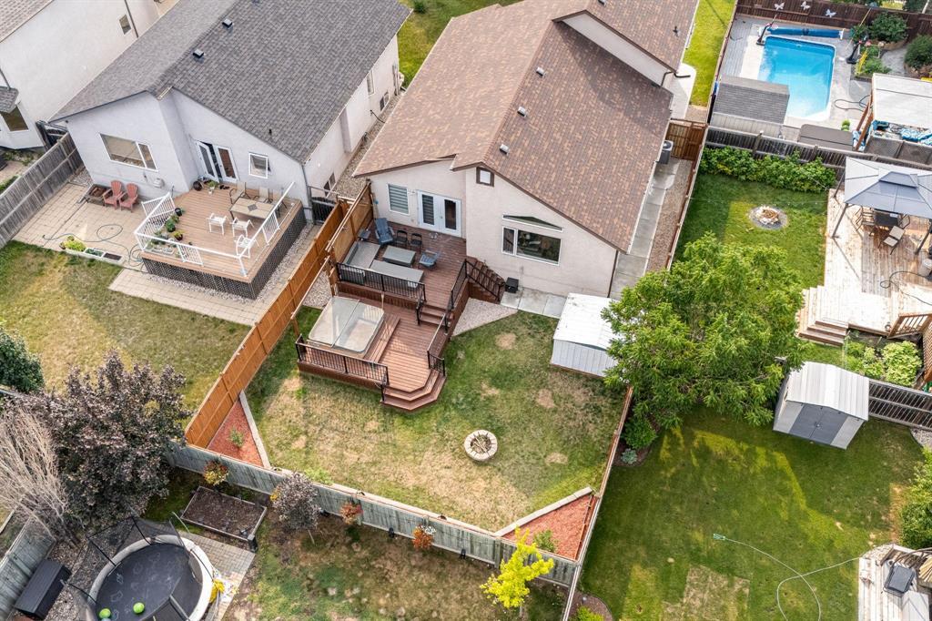 Photo 50 of 102 Lindmere Drive, Winnipeg MB