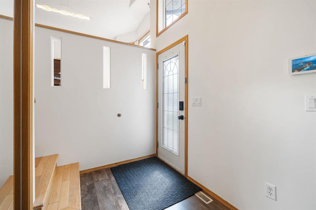 Photo 10 of 102 Lindmere Drive, Winnipeg MB