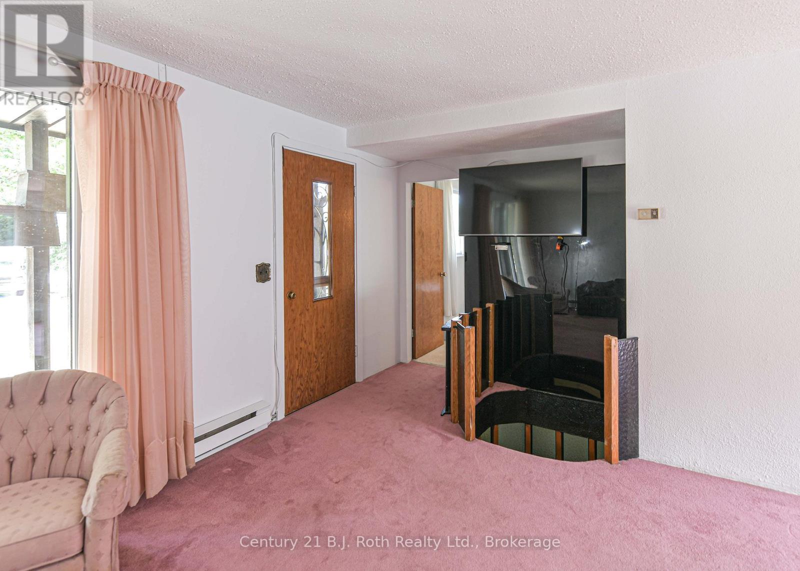 Photo 10 of 535 High Street, Orillia ON
